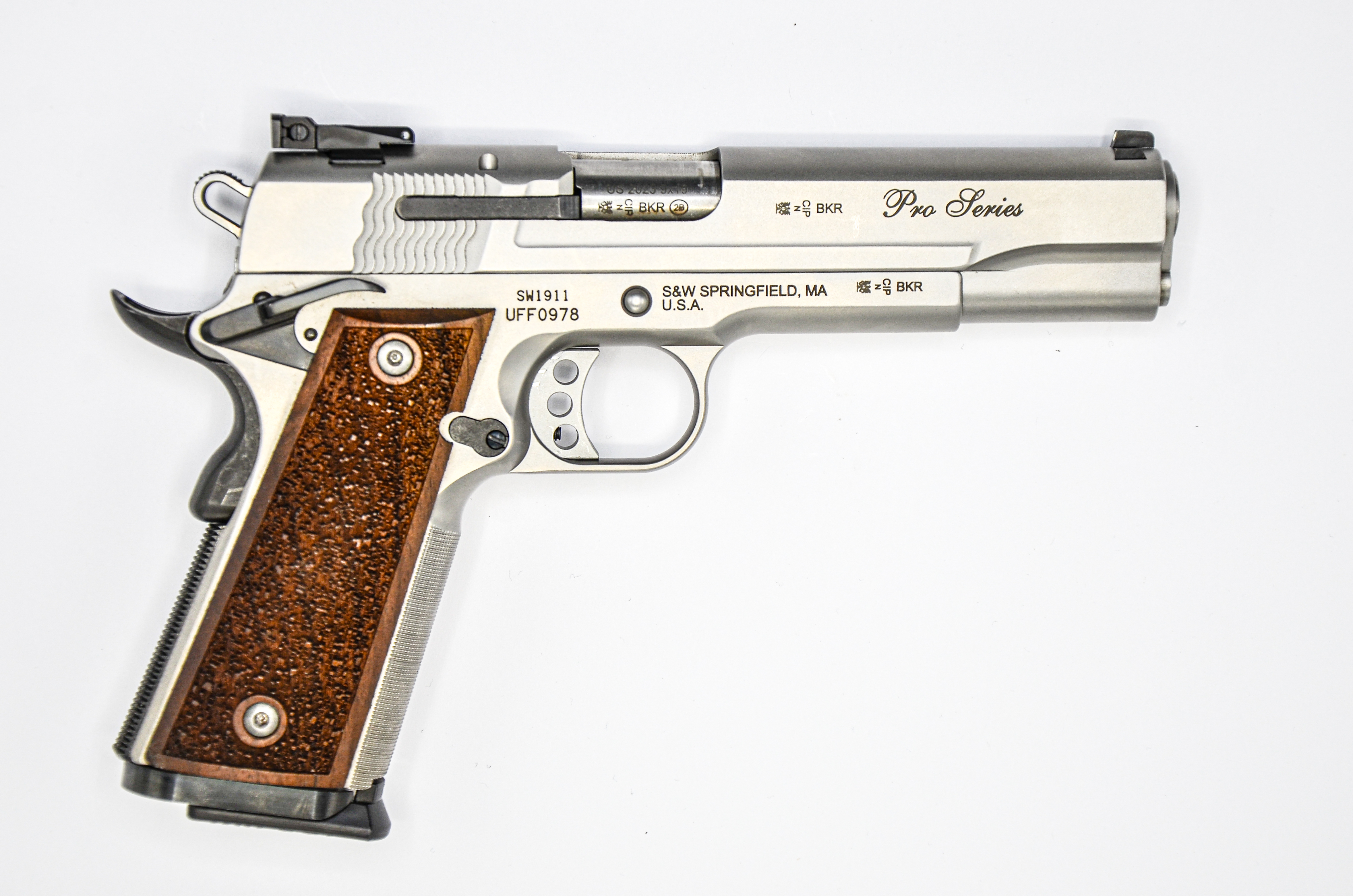 S&W 1911 Pro Series 9x19 GBW S&W 1911 Pro Series 9x19 GBW